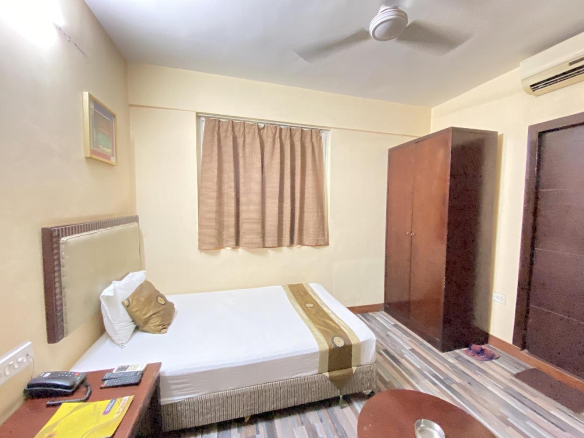 כלכותה Astoria Hotel מראה חיצוני תמונה