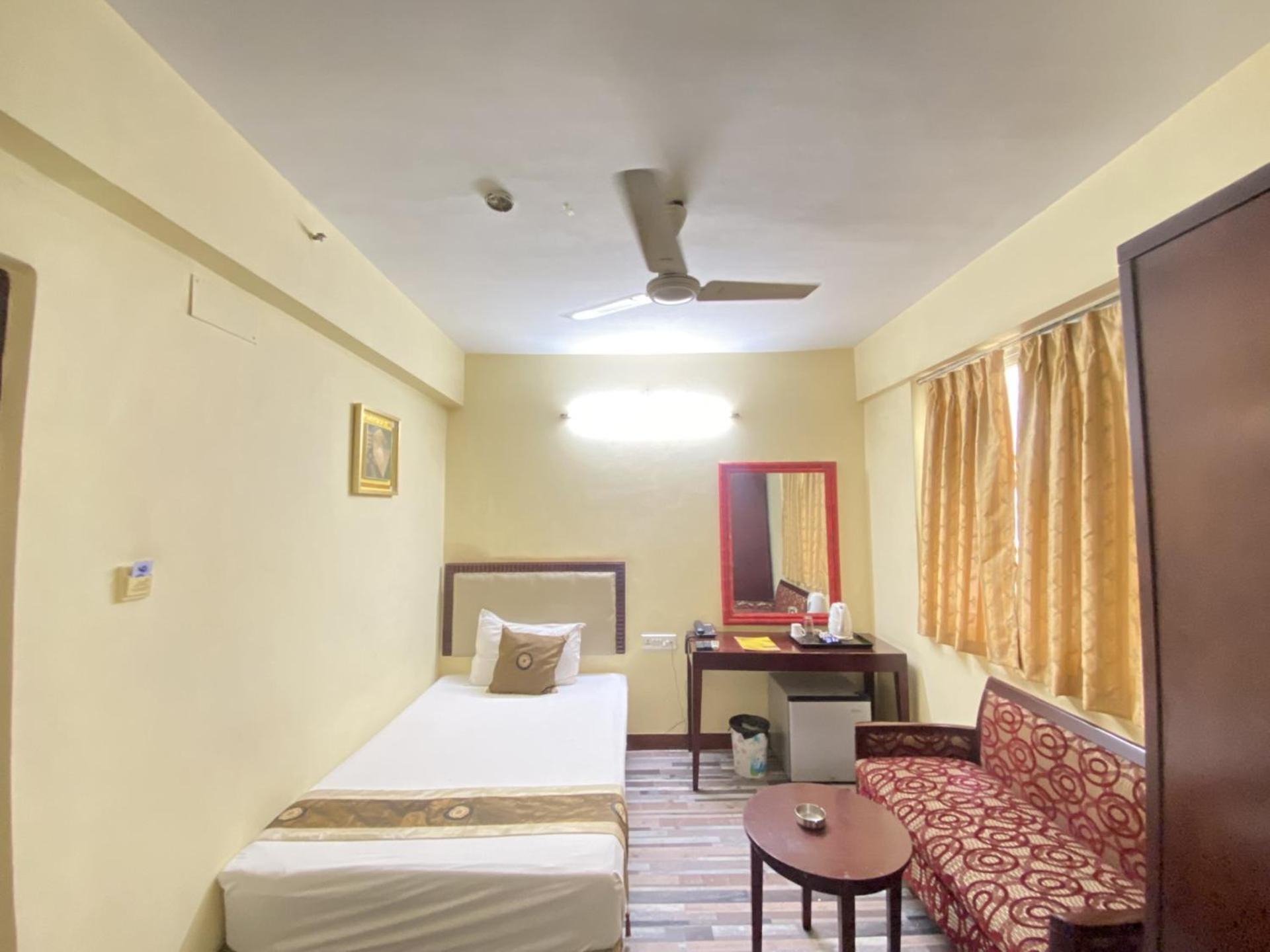 כלכותה Astoria Hotel מראה חיצוני תמונה