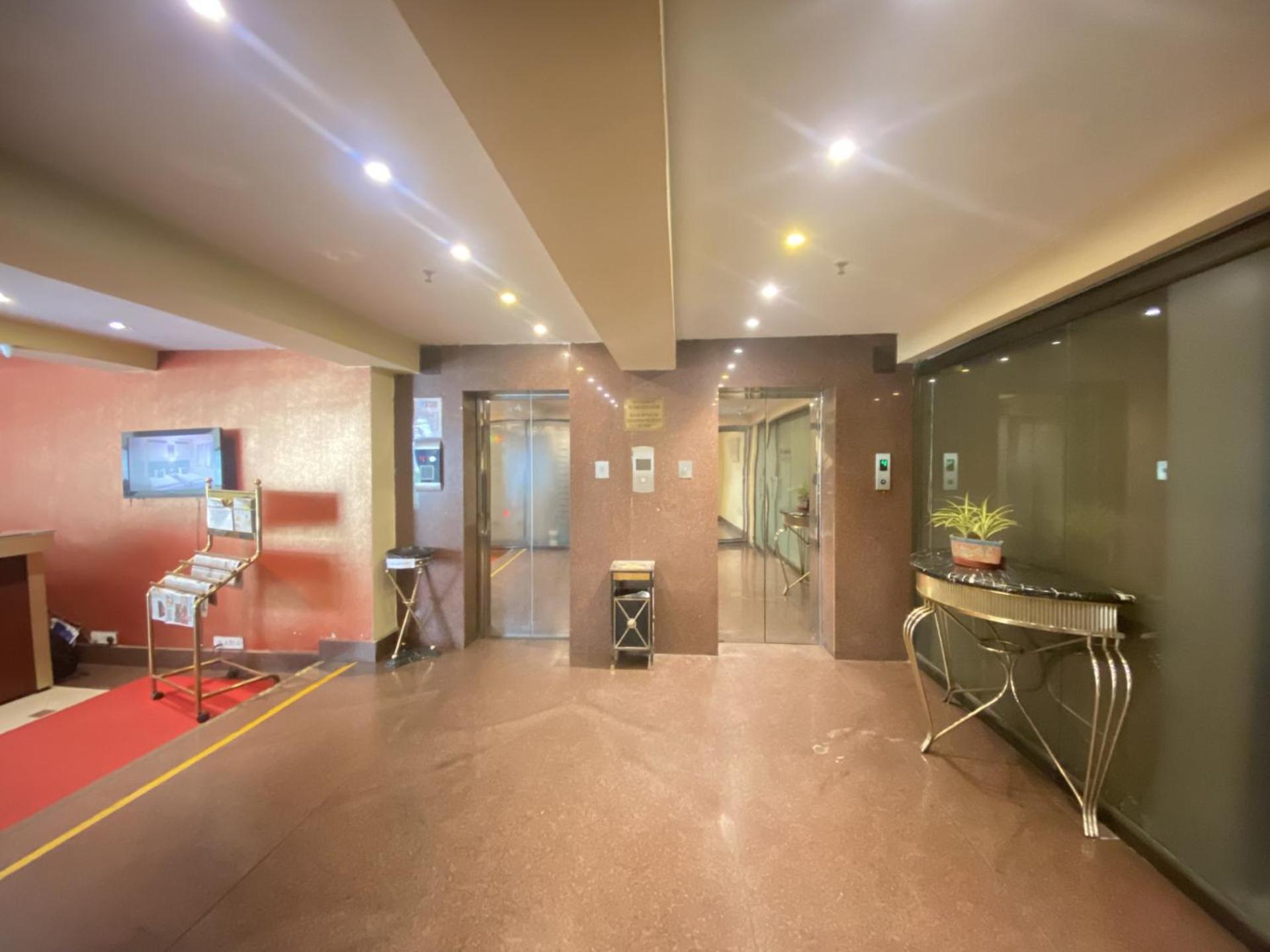 כלכותה Astoria Hotel מראה חיצוני תמונה