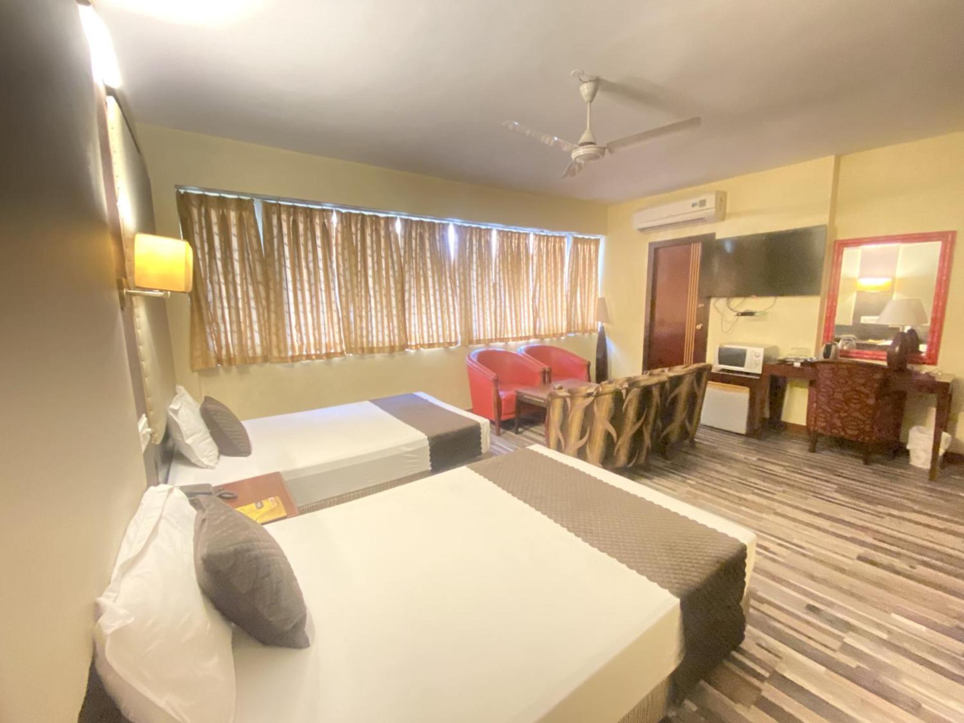 כלכותה Astoria Hotel מראה חיצוני תמונה