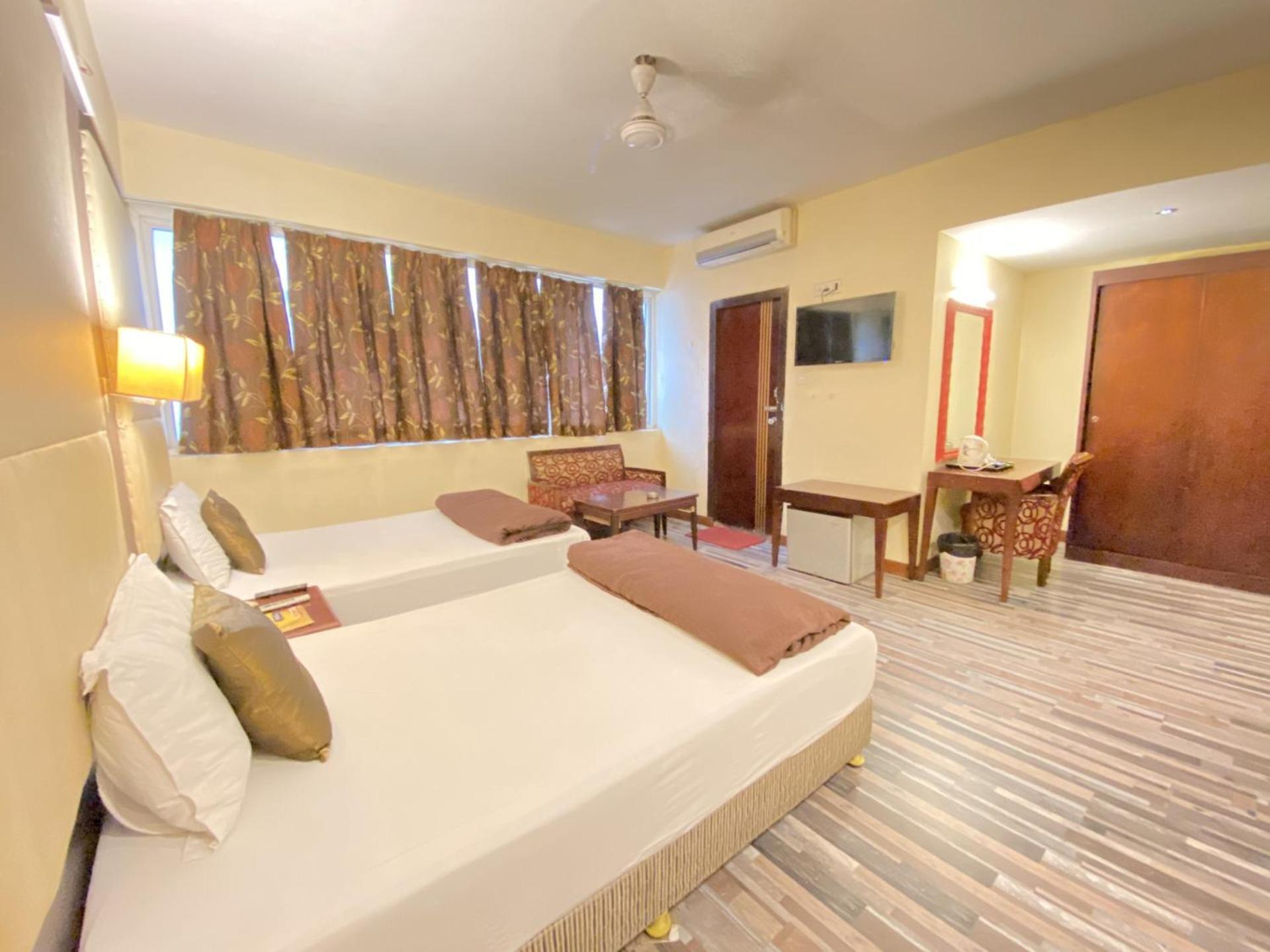 כלכותה Astoria Hotel מראה חיצוני תמונה