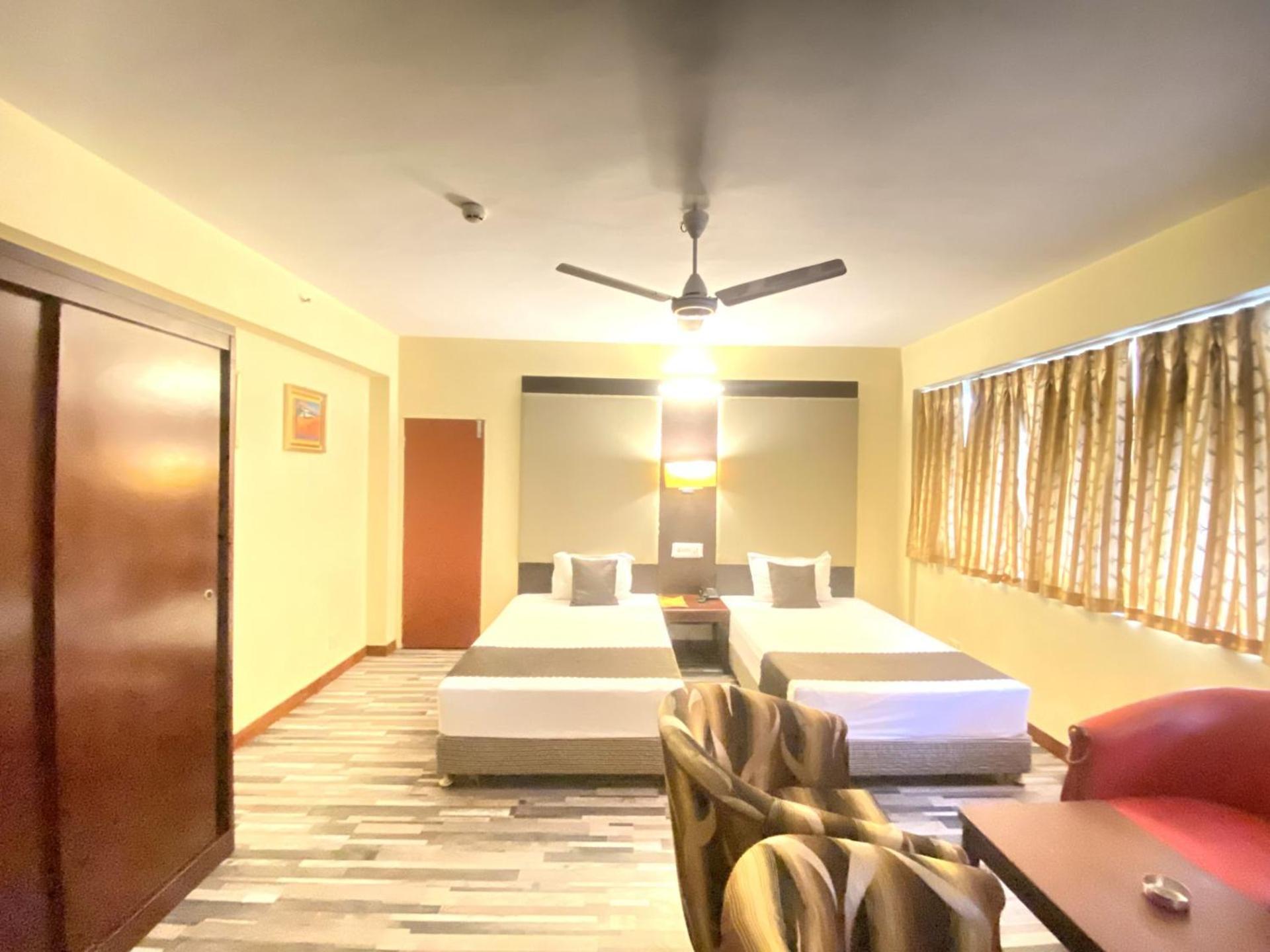 כלכותה Astoria Hotel מראה חיצוני תמונה