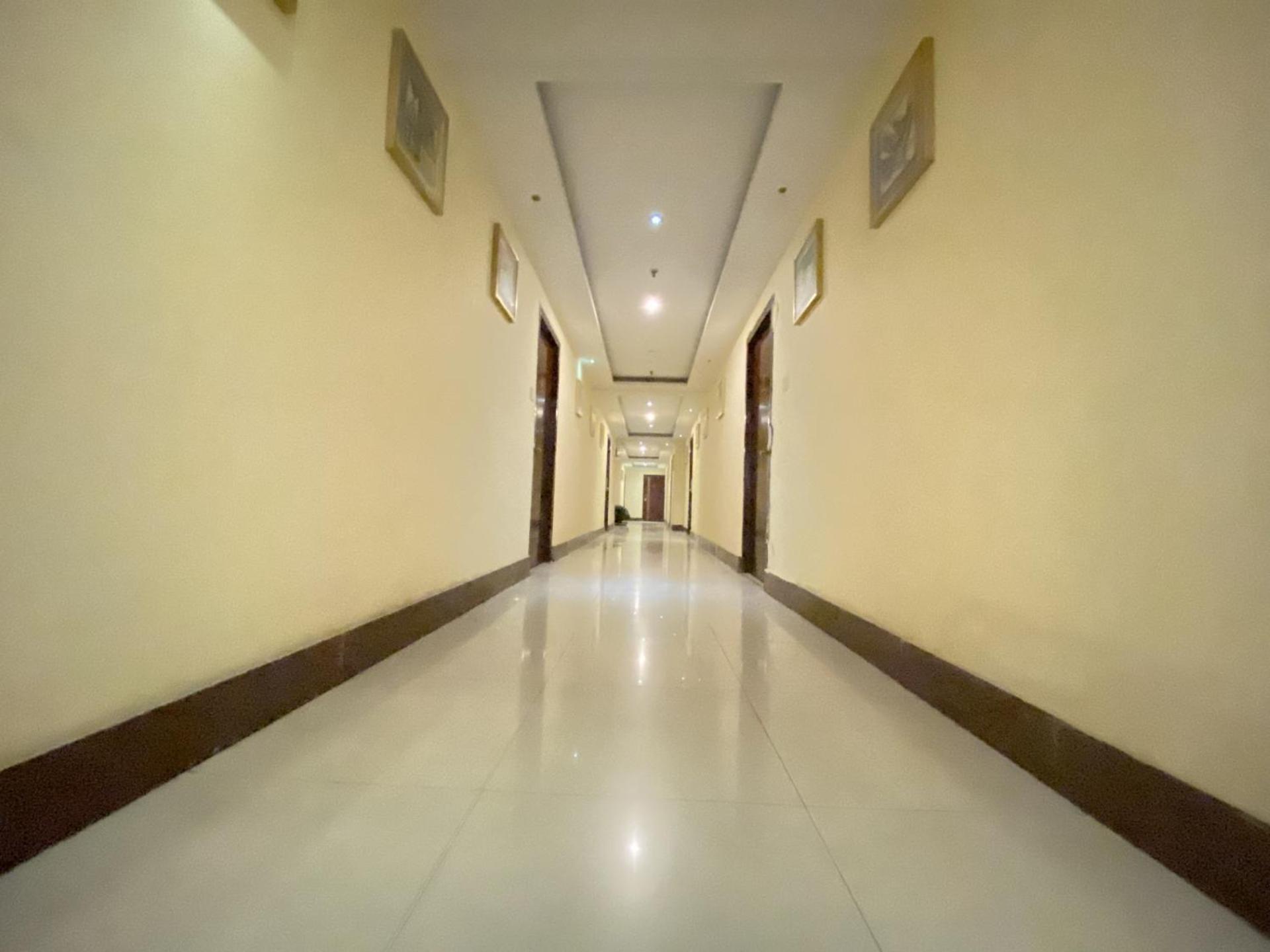 כלכותה Astoria Hotel מראה חיצוני תמונה