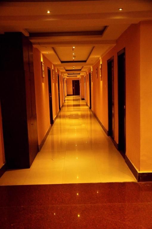 כלכותה Astoria Hotel מראה חיצוני תמונה