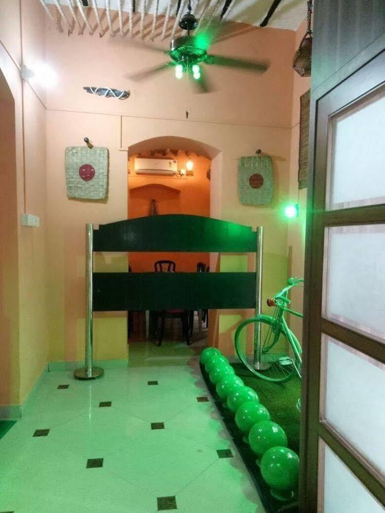 כלכותה Astoria Hotel מראה חיצוני תמונה