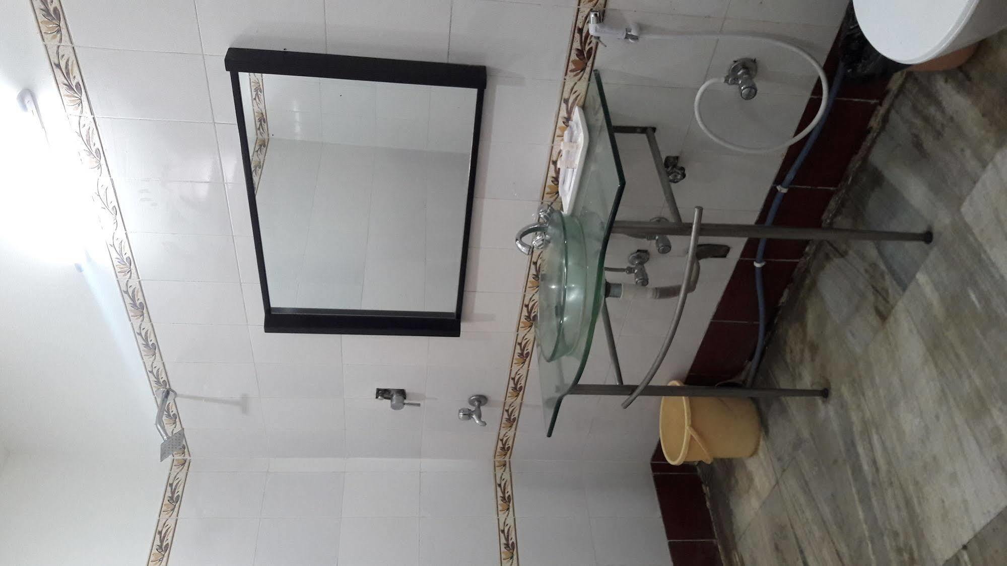 כלכותה Astoria Hotel מראה חיצוני תמונה
