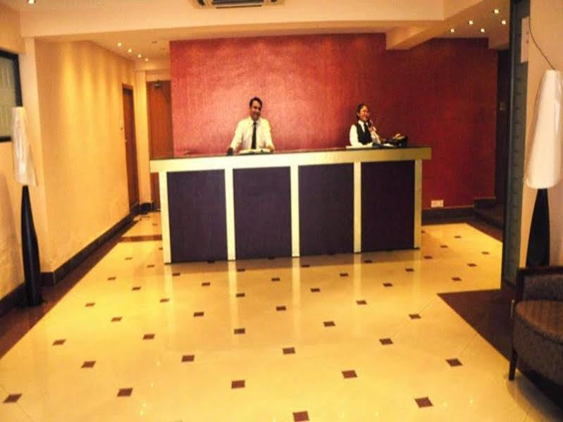 כלכותה Astoria Hotel מראה חיצוני תמונה