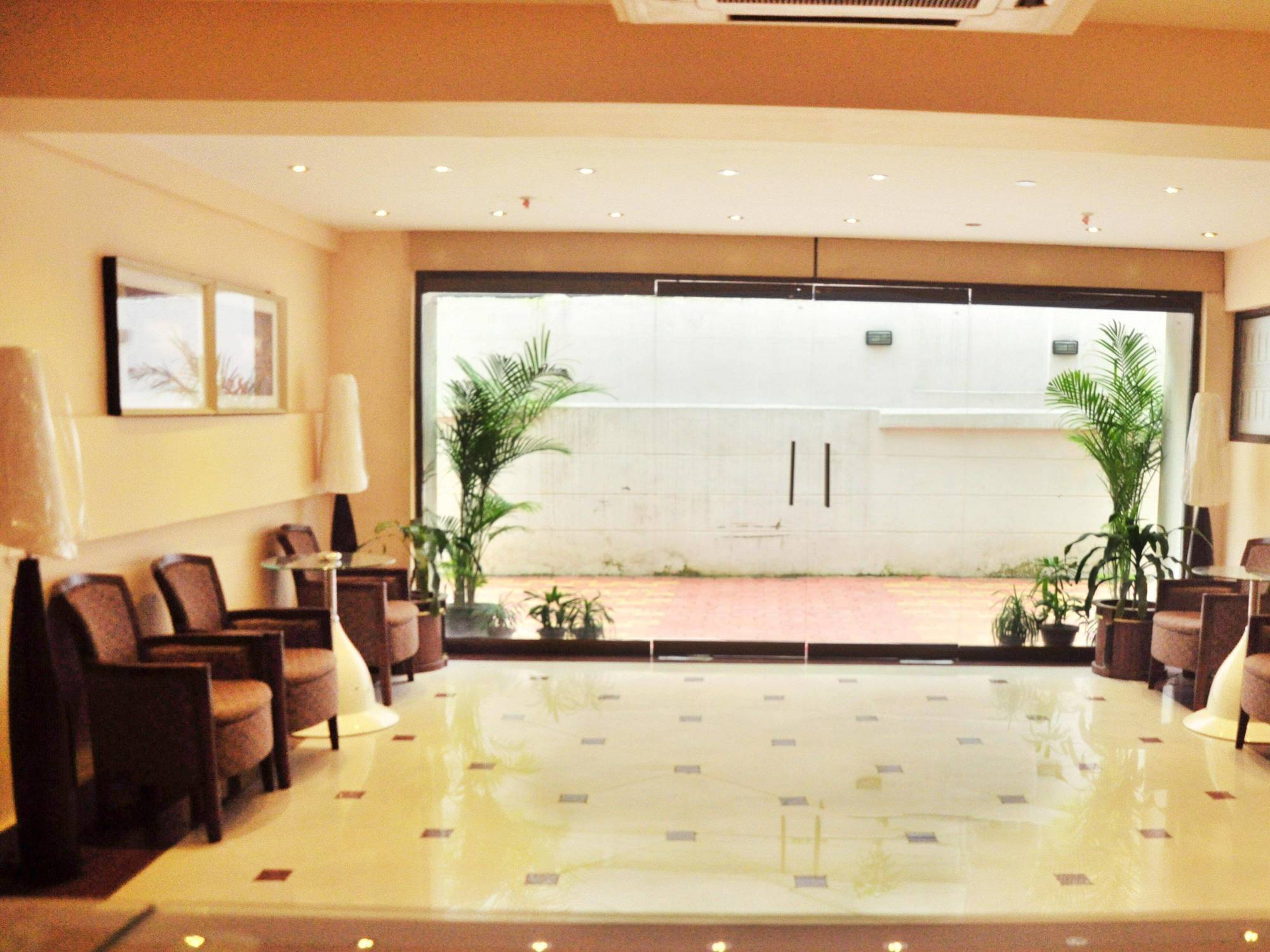 כלכותה Astoria Hotel מראה חיצוני תמונה