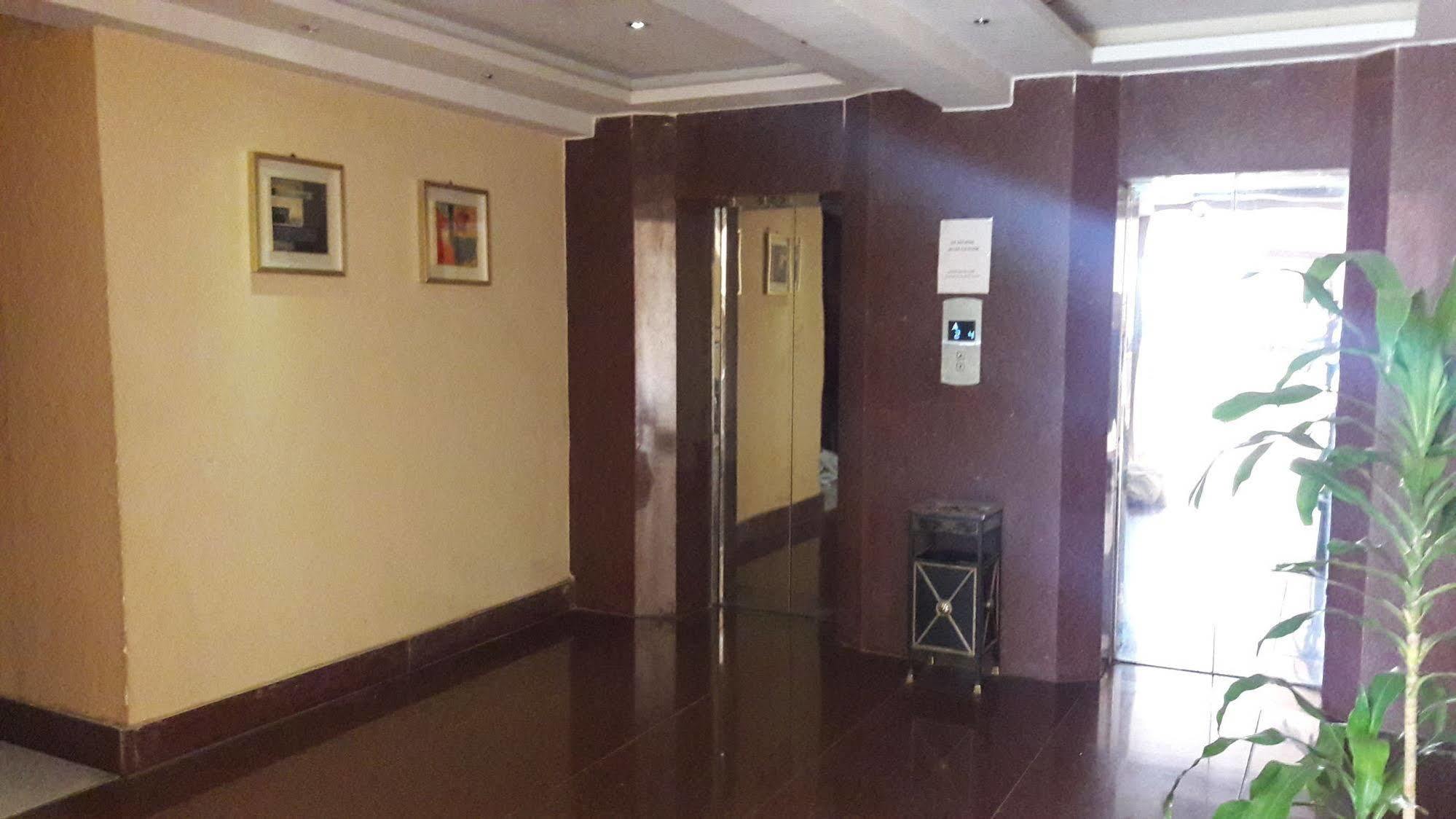 כלכותה Astoria Hotel מראה חיצוני תמונה